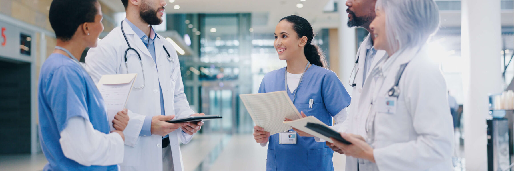 Interdisziplinäres Team im Krankenhaus