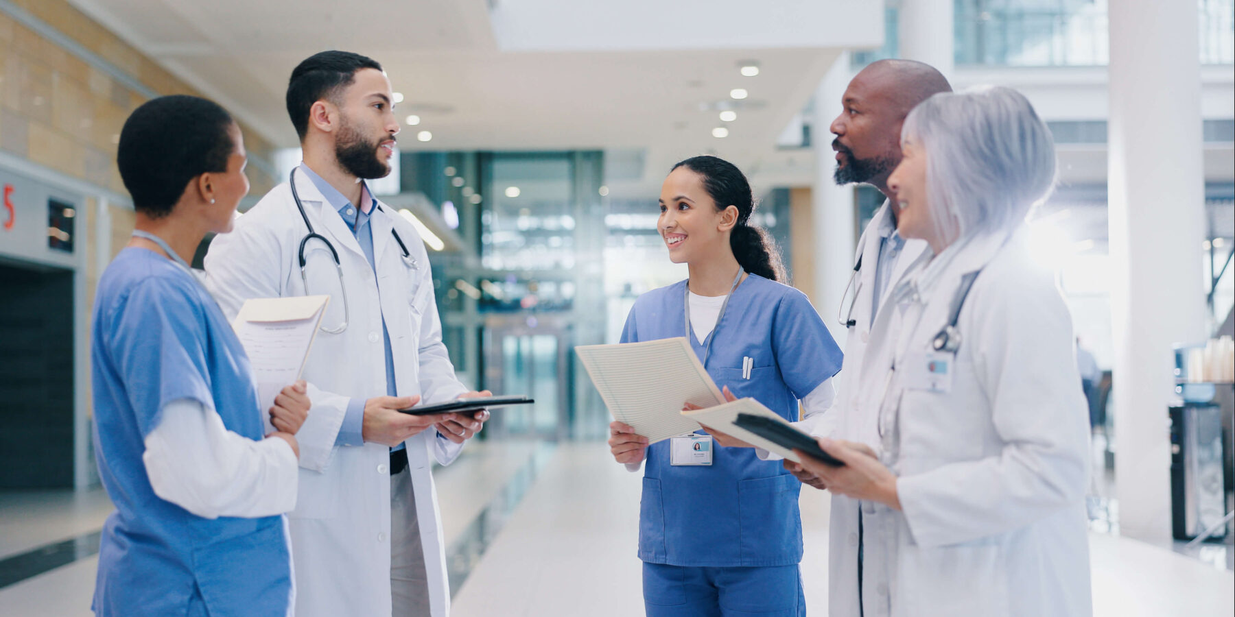 Interdisziplinäres Team im Krankenhaus